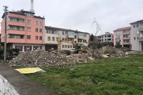 Pamukova Isır Apartmanı Yıkım (1)