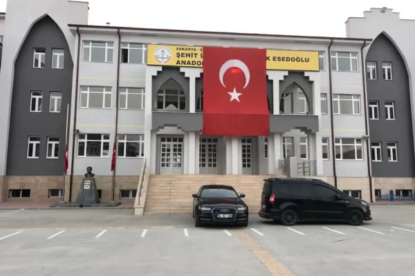 Sehit Üstteğmen Selçuk Esetoğlu Anadolu Lisesi (1)